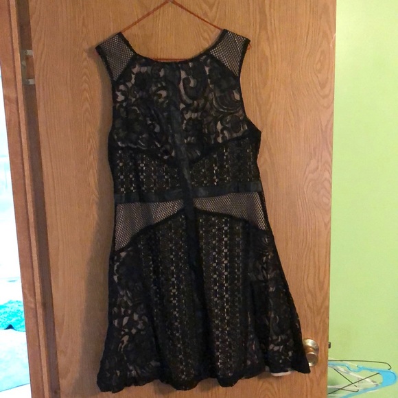 Black and beige lace dress - Picture 1 of 8